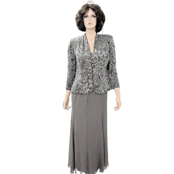 green emerald velvet dress Amazon.com: Alex Evenings Womens Short Off The Shoulder with Sequin Detail  Special Occasion Dress, Rich Taupe, 8 US : Clothing, Shoes & Jewelry main image 0